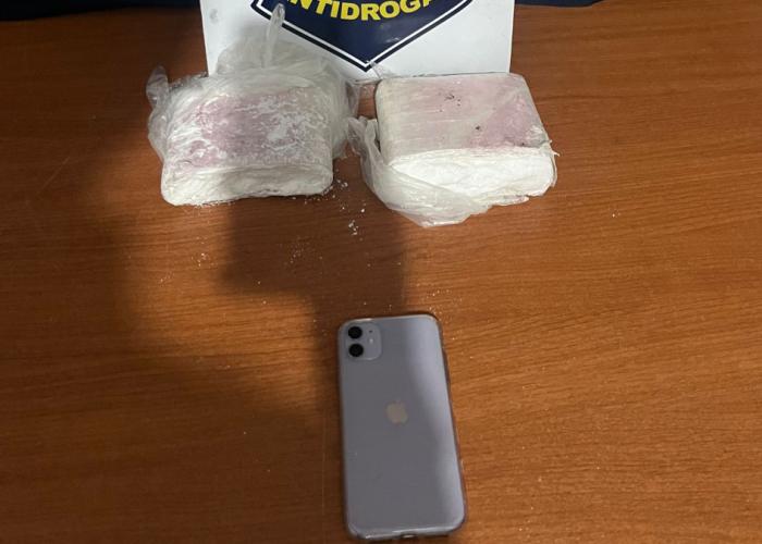 droga y celular incuatado a la adolescente