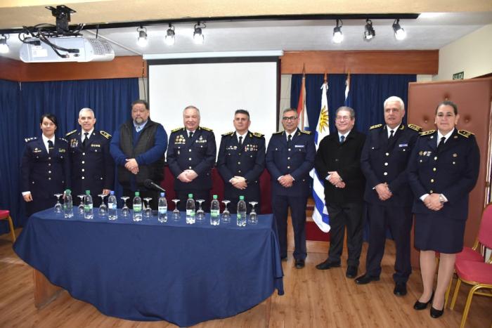 Autoridades en la ceremonia Autoridades en la ceremonia