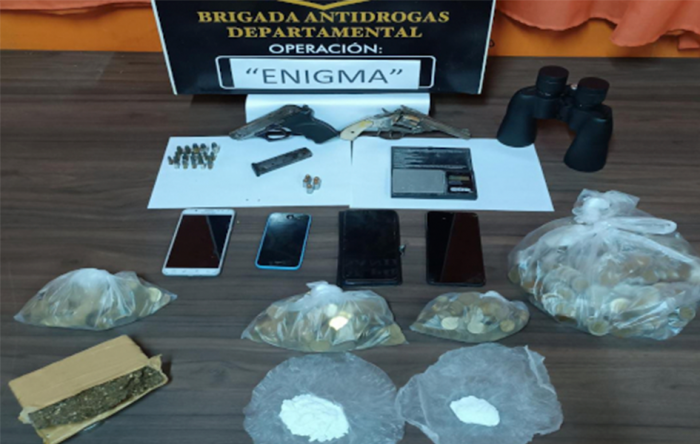 Incautación de operación "Enigma" Incautación de la operación, un arma de fuego, municiones y estupefacientes