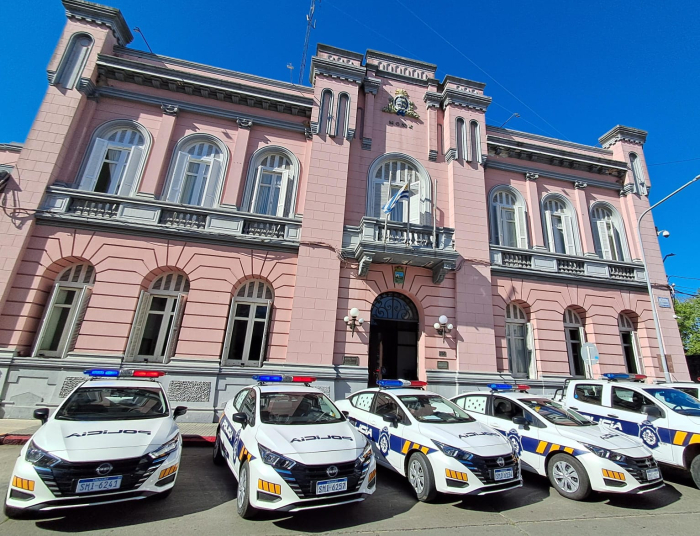 Jefatura de Maldonado Jefatura de Maldonado, y moviles policiales.