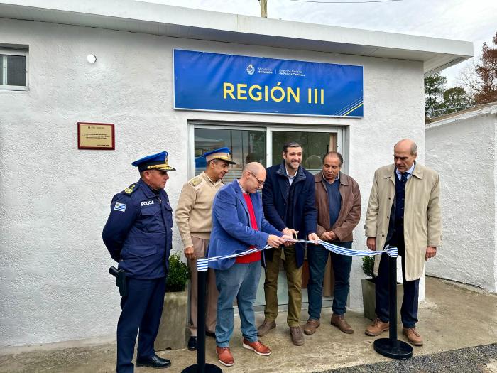 corte de cinta en la inauguración