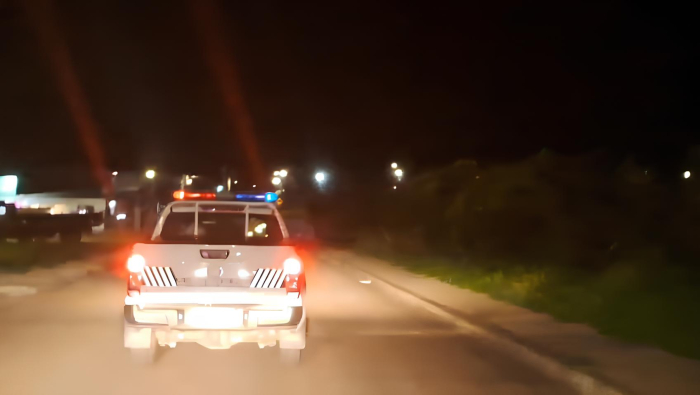 Móvil de la Dirección Nacional Guardia Republicana en la noche