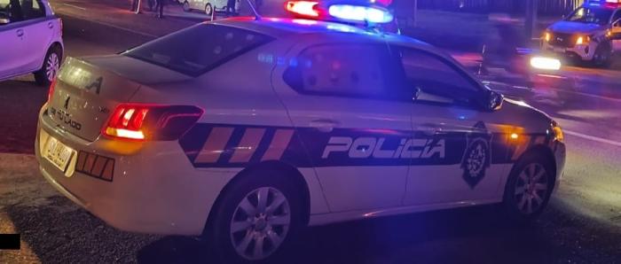 Personal de Seccional 11ª de Piriápolis detuvo en horas de la madrugada a un hombre en una heladería movil policial estacionado con las luces encendidas