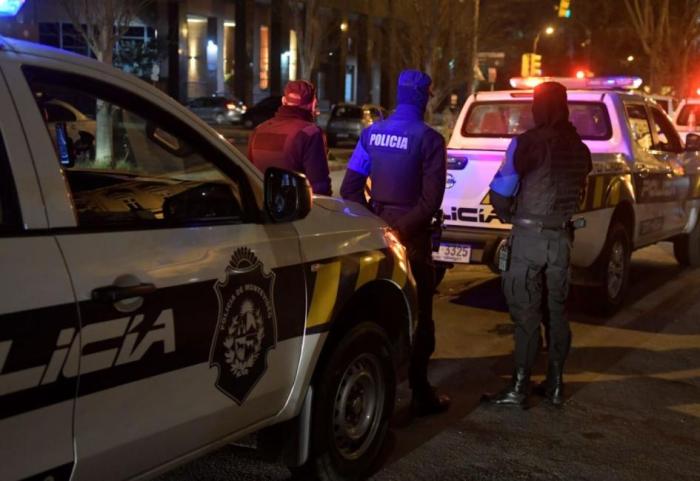 policias en operativo