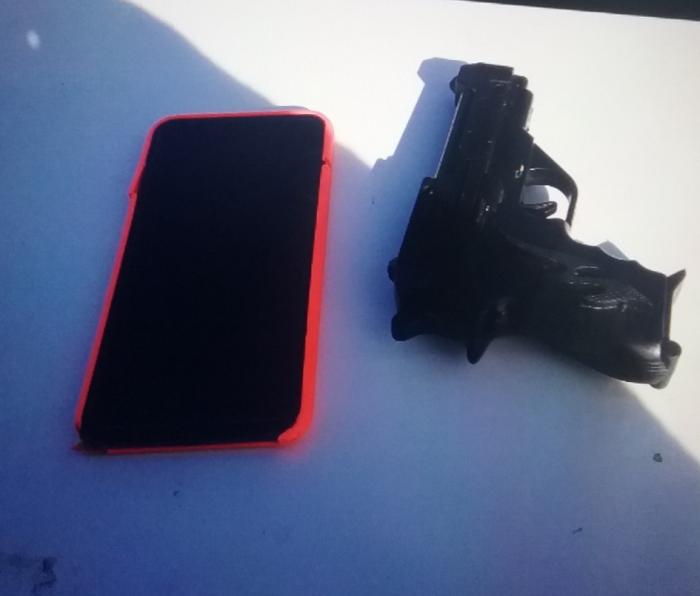 celular y arma incuatados 