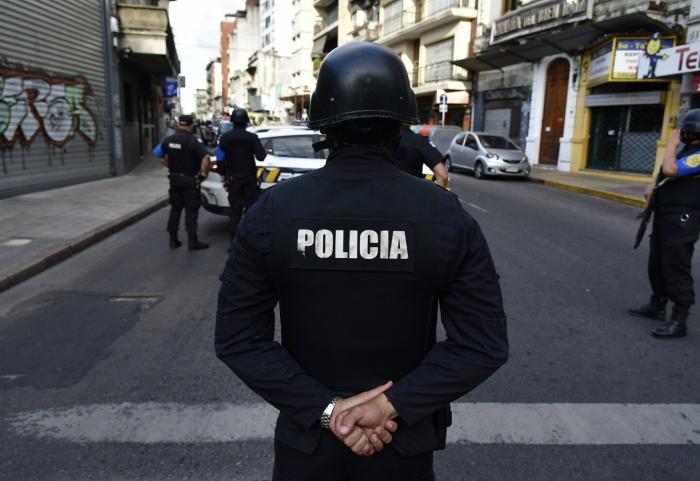 Policía da seguridad al procedimiento