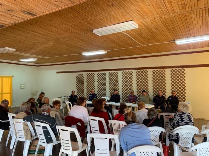 Charla sobre estafas por Policía Comunitaria