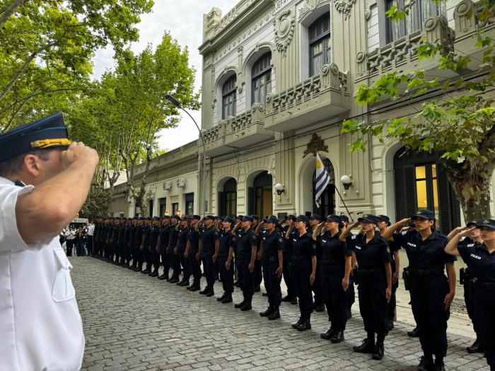 Agentes de Policía que egresaron formados. Agentes de Policía que egresaron formados.