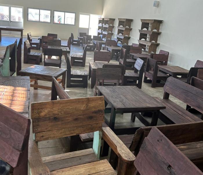 Muebles fabricados por internos de la cárcel de Artigas