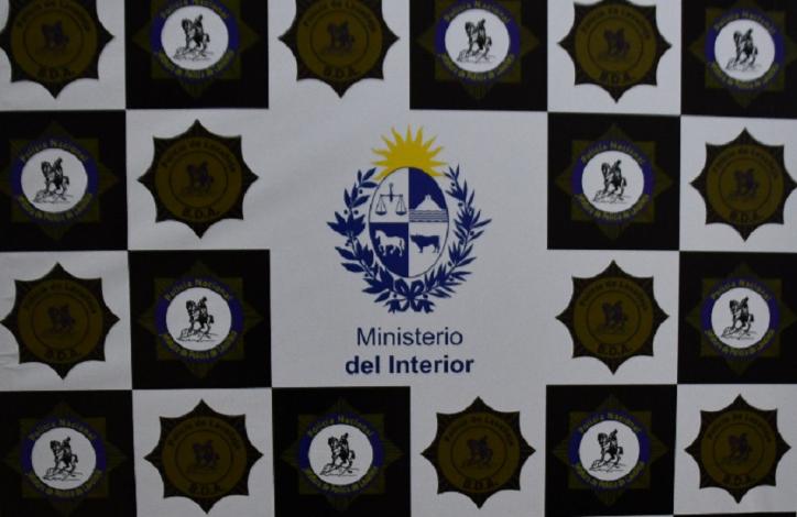 Escudo del Ministerio del Interior con el de Jefatura de Lavelleja y Brigrada antidrogas 