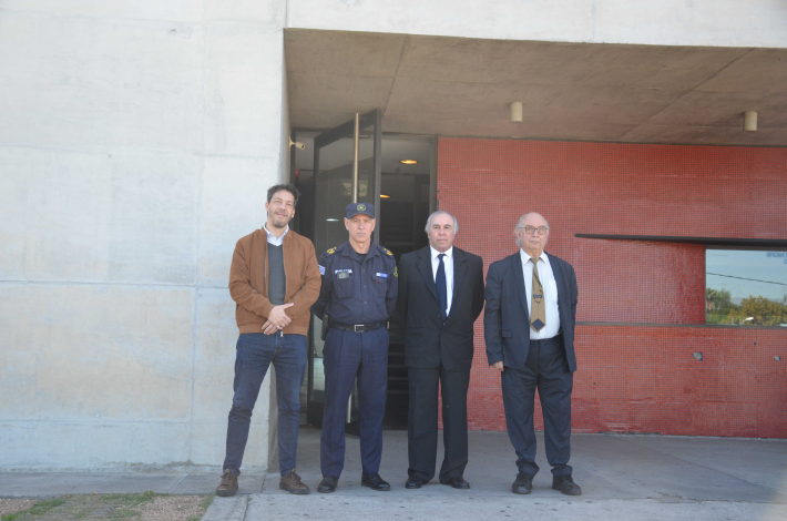 autoridades participaron de la entrega de bicicletas