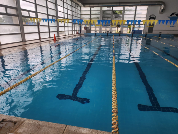 Personal de la Regional Este entrena natación