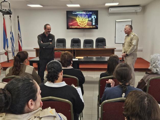 Instructor de CEPA, Gerardo Irigaray, y director de Caminera, Comisario Mayor Luis Calzada Dodera