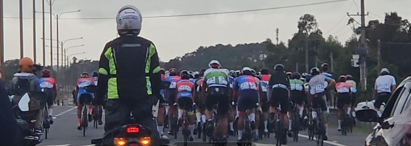 Trabajo de Policía Caminera en la Vuelta Ciclista