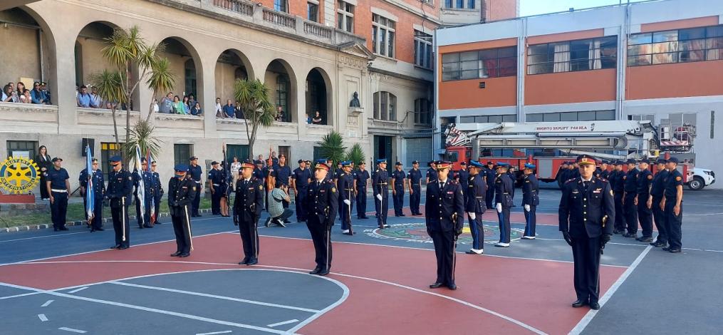 Ceremonia de egreso de oficiales de bomberos