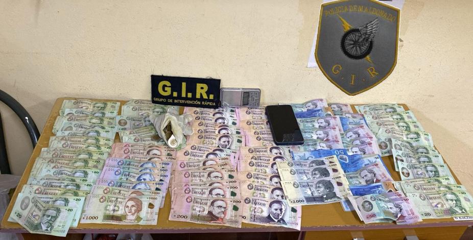 dinero incautado en operativo policial 