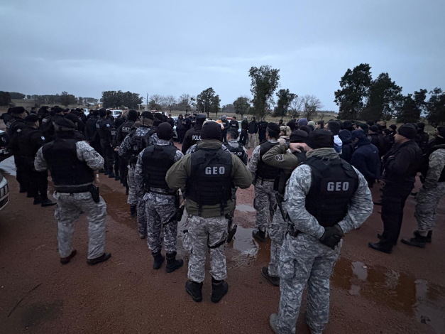 Imagen de personal policial reunido