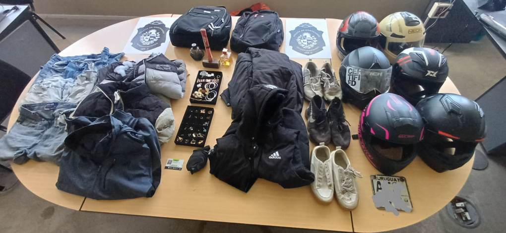 Vestimenta utilizada en la rapiña a joyería barrio Carrasco