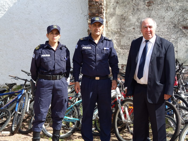autoridades participaron de entrega de bicicletas en Zona I
