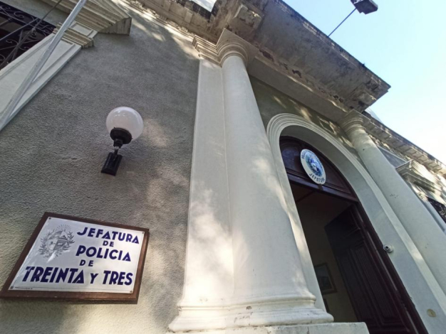 Fachada Jefatura de Policía de Treinta y tres Fachada Jefatura de Policía de Treinta y tres