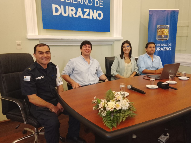 Policía Comunitaria junto a autoridades Departamentales de la Intendencia de Durazno