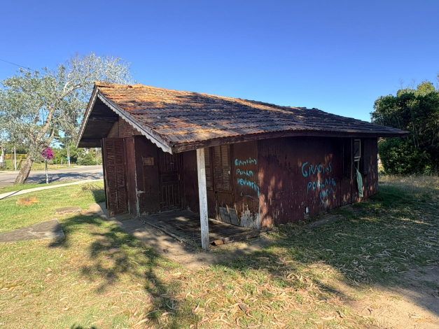 CABAÑA QUE FUERA DEMOLIDA