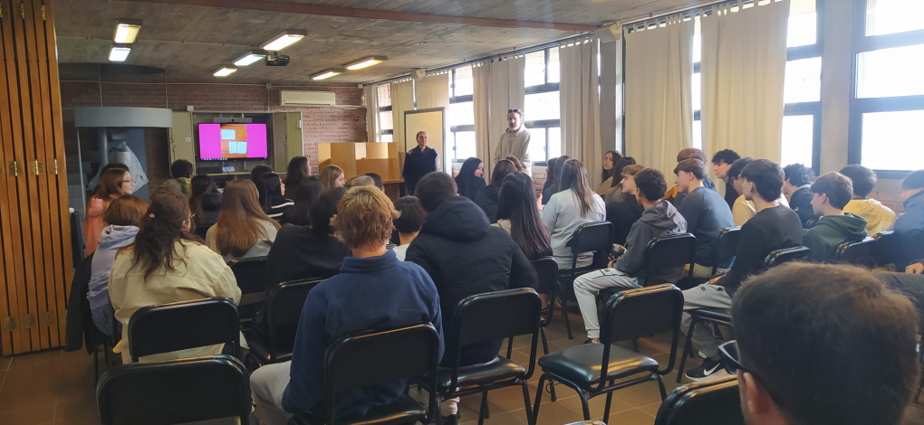 Alumnos en el taller