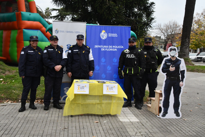Policías en el stand Policías en el stand
