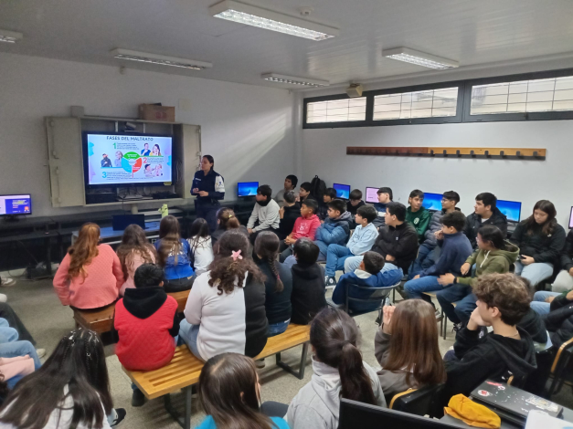 Adolescentes en la actividad 
