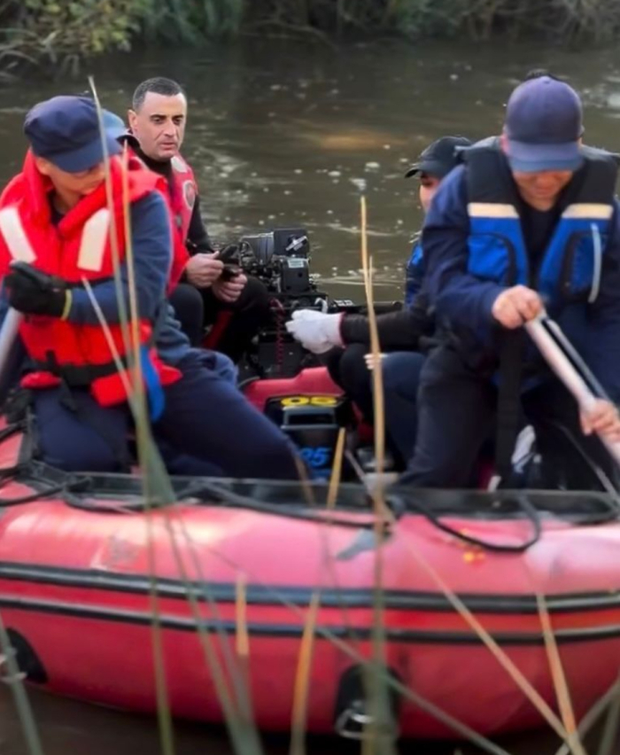 bomberos durante un rescate 