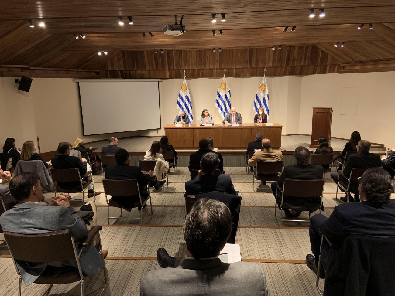 Encuentro con asociaciones del sector económico-productivo nacional Encuentro con asociaciones del sector económico-productivo nacional