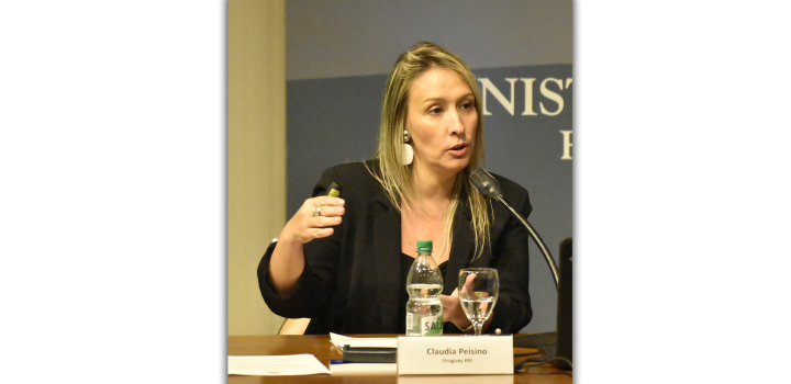 Jefe de Proyectos de Inteligencia Competitiva de Uruguay XXI, Sra. Claudia Peisino en momento de su intervención en el evento “Oportunidades de Comercio e Inversión entre Uruguay y Portugal”