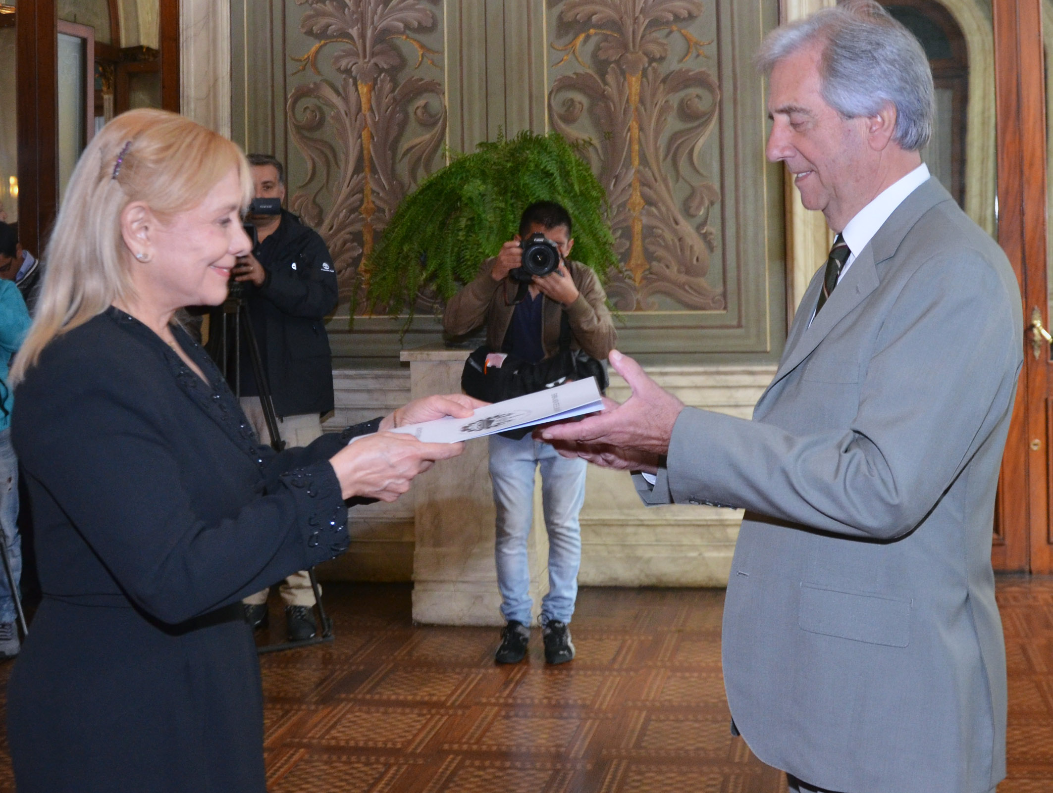 Presentación de Cartas Credenciales de El Salvador y Perú | Ministerio ...