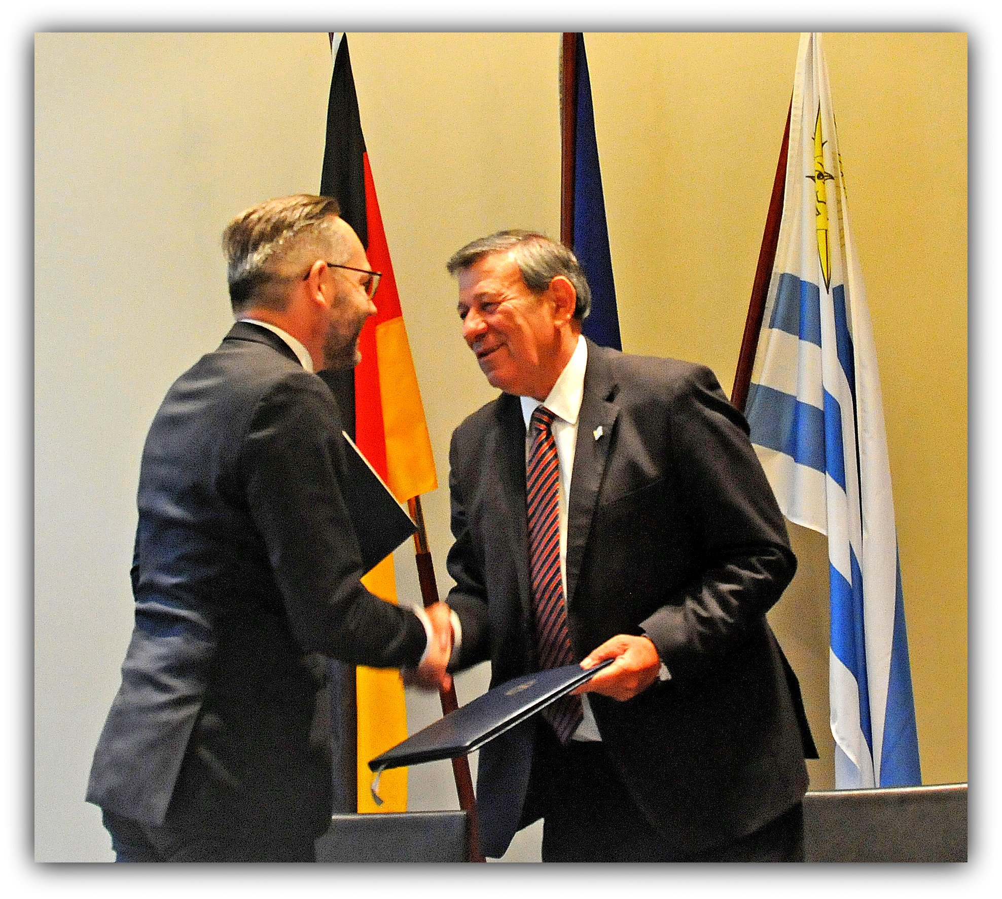 Firma de acuerdo sobre Programa de Vacaciones y Trabajo