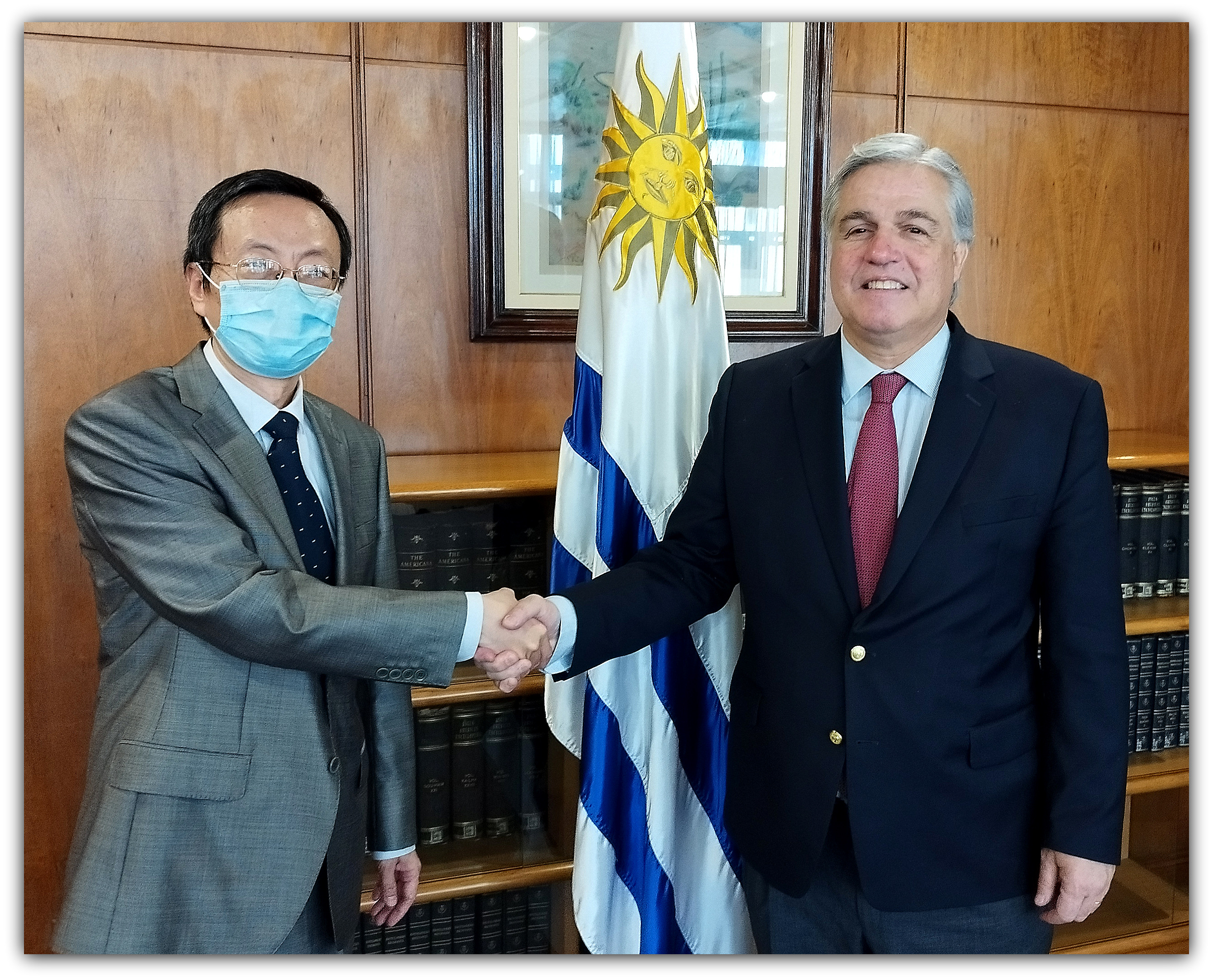 Canciller Bustillo recibe a Emb. de China