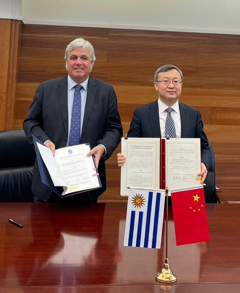 Ministro Bustillo firma memorándum de entendimiento para establecer un grupo de trabajo para la inversión y la cooperación económica