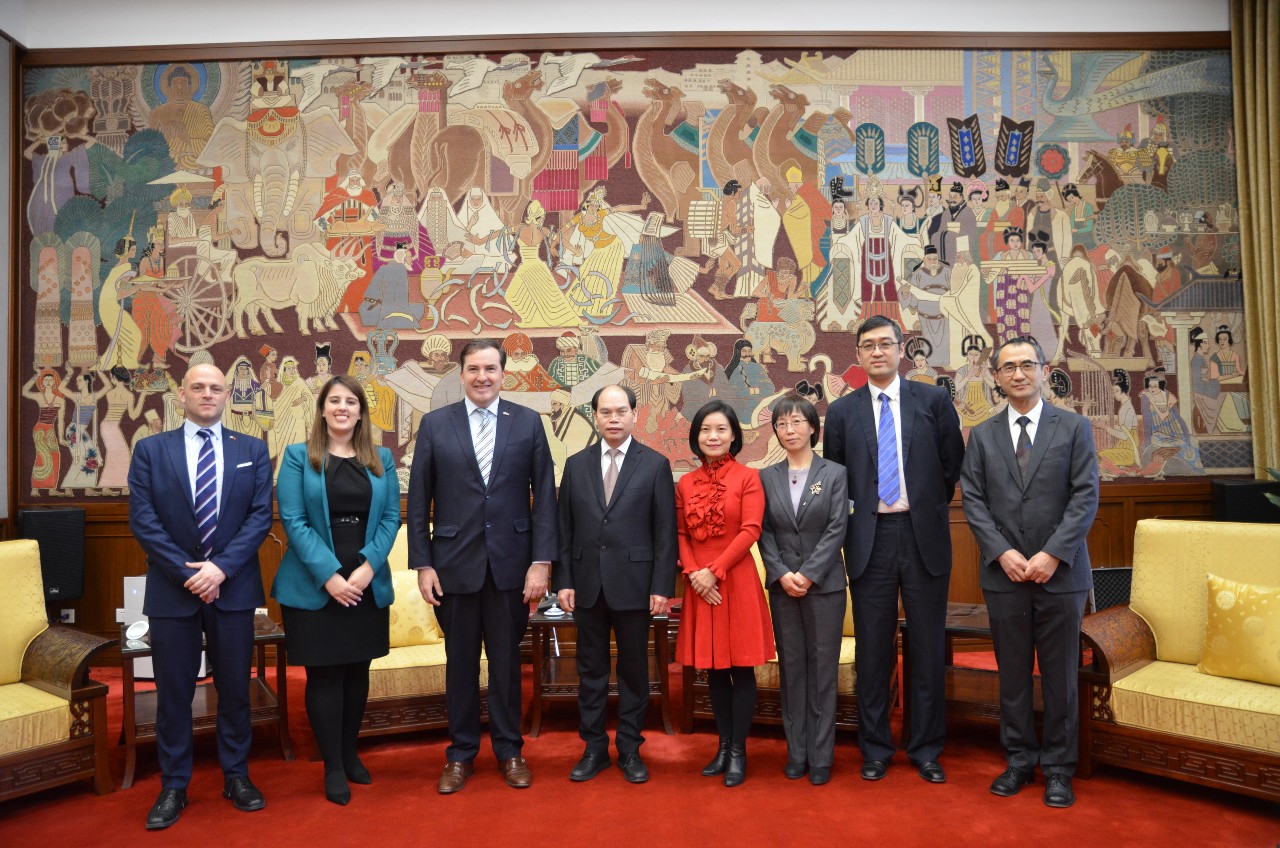 Visita a la Biblioteca Nacional de China