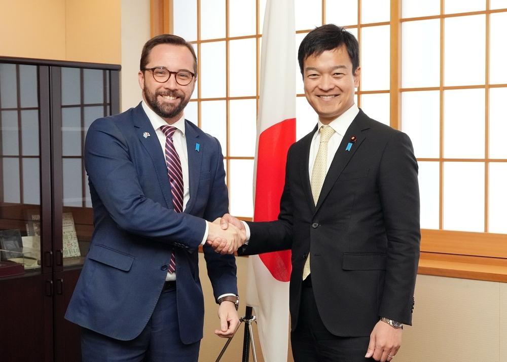 Vicecanciller Albertoni y Ministro de Estado del Ministerio de Asuntos Exteriores de Japón