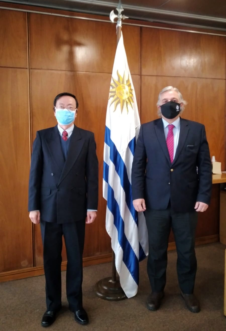 Bustillo y Embajador de China
