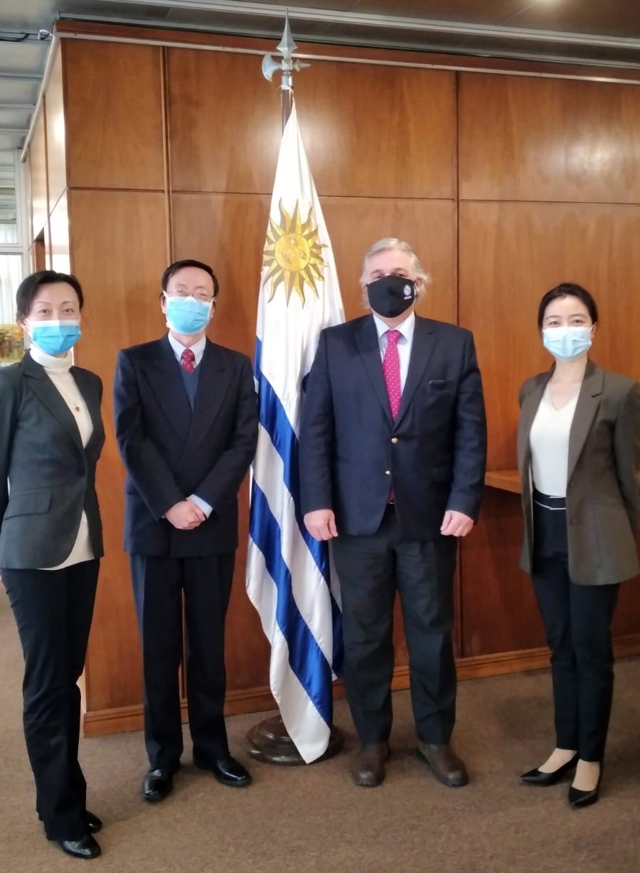 Bustillo y Embajador de China