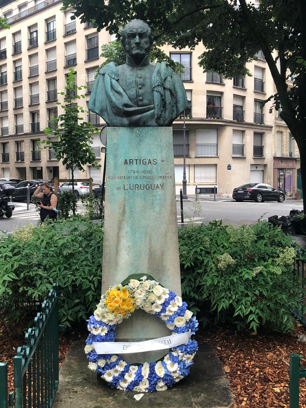 Conmemoración del natalicio de Artigas en Francia