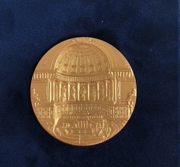 Medalla a Henry Cohen