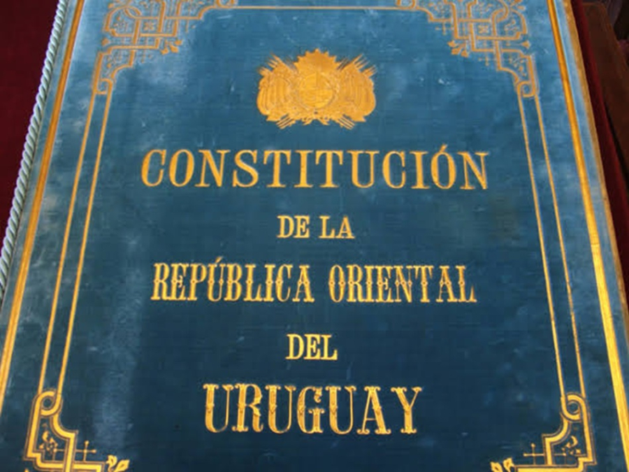 Portada de la Constitución