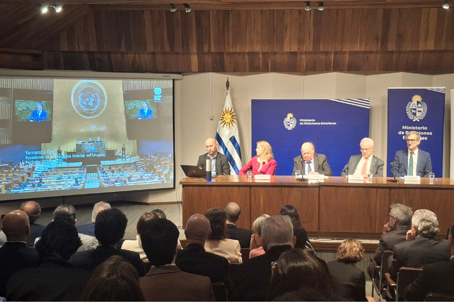 Público y autoridades en evento Día de las Naciones Unidas