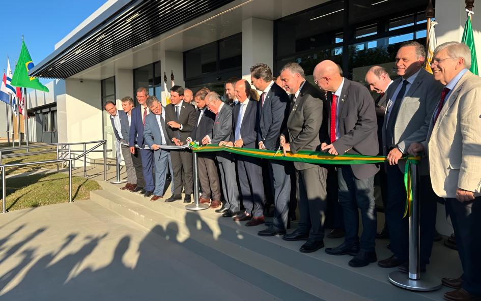 Inauguración del aeropuerto binacional de Rivera marca nuevo hito en la integración regional. Inauguración del aeropuerto binacional de Rivera marca nuevo hito en la integración regional.