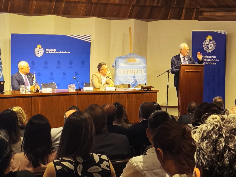 Mario Lubetkin, dando oratoria en el 80 aniversario de la FAO Mario Lubetkin, dando oratoria en el 80 aniversario de la FAO