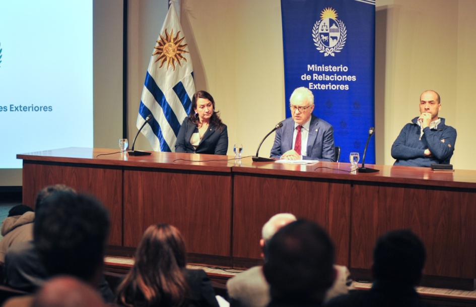 Mario Lubetkin, Valeria Csukasi y Andrés Peláez Mario Lubetkin, Valeria Csukasi y Andrés Peláez