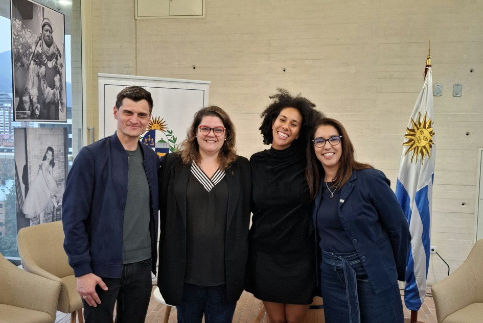 Cónsul Juan Ciganda, Ministra Consejera Lourdes Boné, Isabel Lenoir y Embajadora Mercedes Corominas