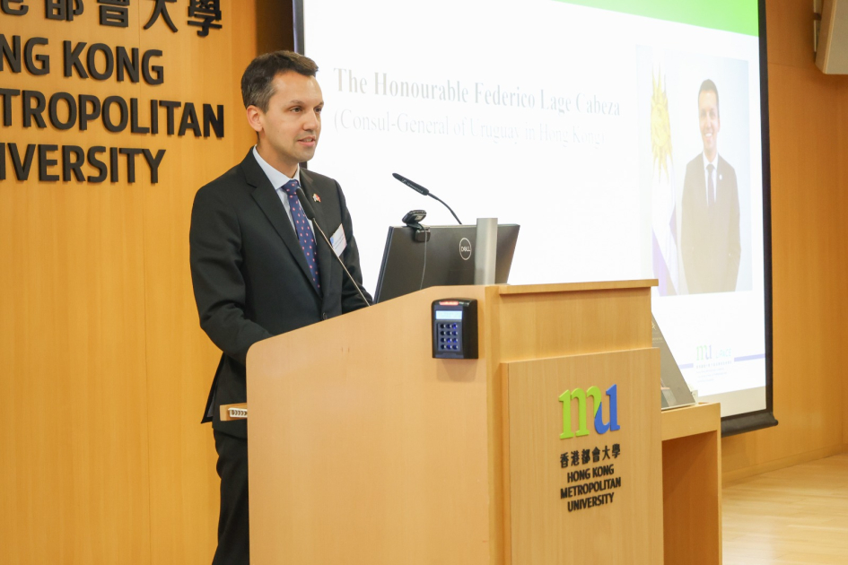 Sr. Federico Lage, Cónsul General de Uruguay en Hong Kong Sr. Federico Lage, Cónsul General de Uruguay en Hong Kong