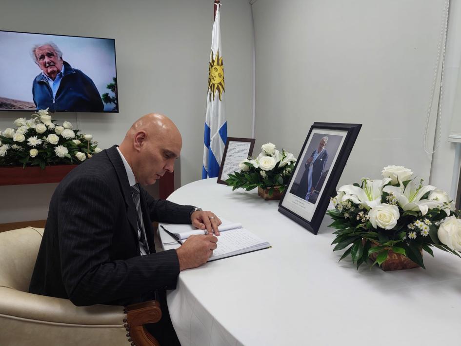 Embajador de la República de Cuba Embajador de la República de Cuba